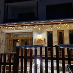 Boutique - Flora Boutique בנסקו