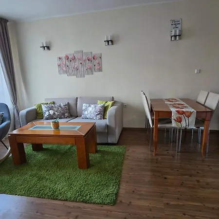 Boutique - Flora Boutique בנסקו
